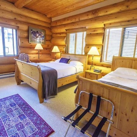 פמברטון The Log House Inn מראה חיצוני תמונה